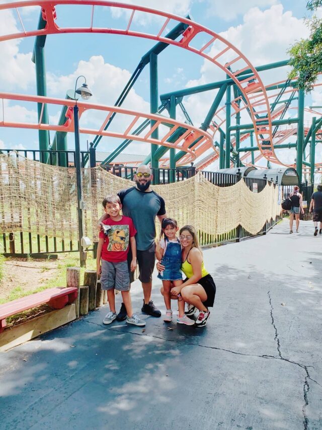 Frontier city theme park family rides